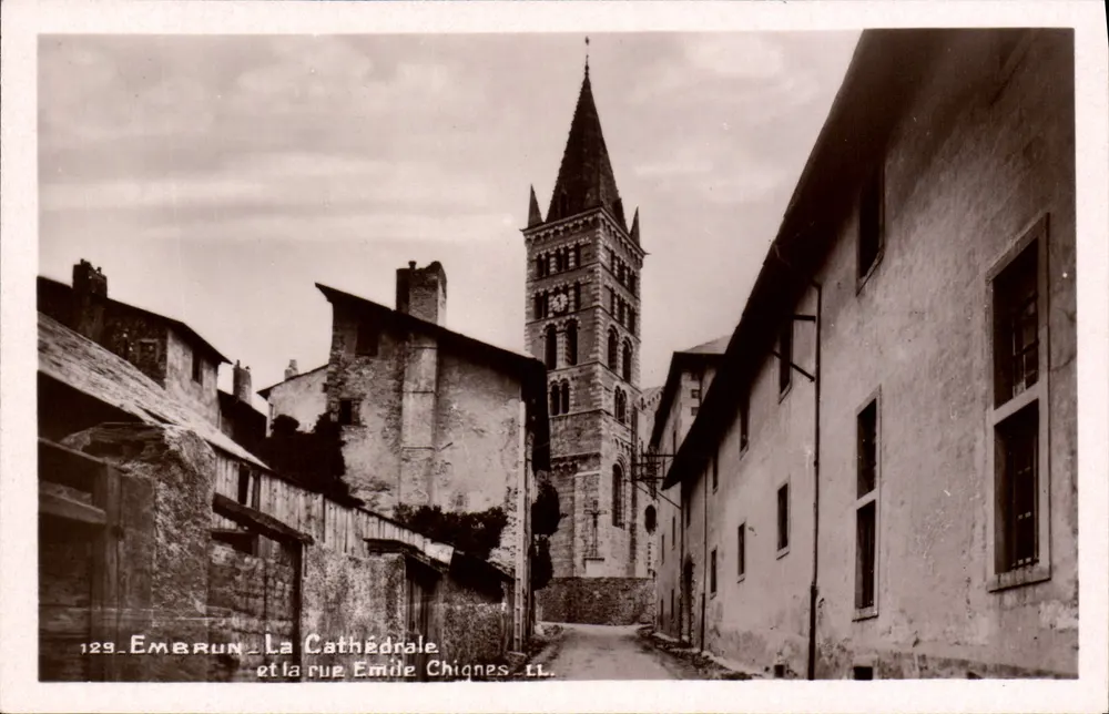 Embrun — Die Kathedrale und die Straße Émile Chignes — LL n°129 - Vorderseite