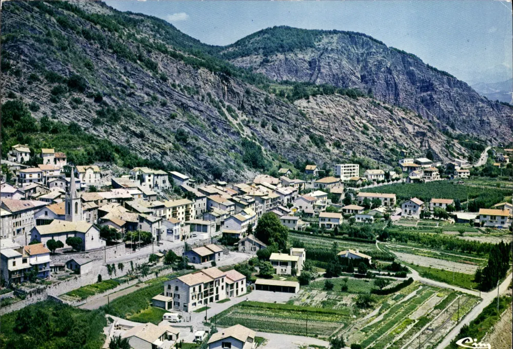 La Saulce (Hautes-Alpes) — allgemeine Luftaufnahme — Druckerei Maison Raphaël - Vorderseite