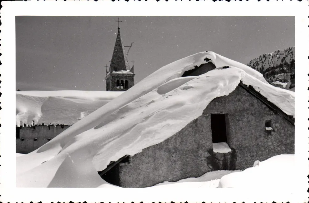 Montgenèvre (1.860 m) — sob a neve — Edições A. Calièze, reprodução infravermelha - Frente