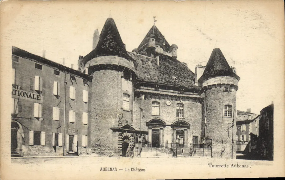 Aubenas — O Castelo — Tourrette Aubenas - Frente