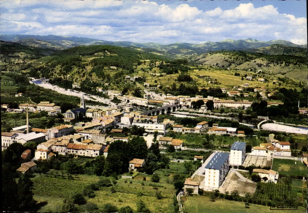 Aubenas - Die Brücke von Ucel im Hintergrund, das Escrinet — La Cigogne, n° 07.019.29 - Vorderseite