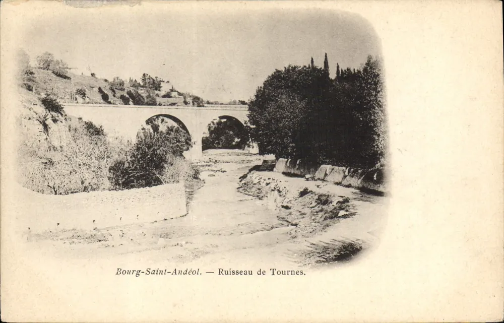Bourg-Saint-Andéol — Ruisseau de Tournes — Brücke mit drei Bögen - Vorderseite