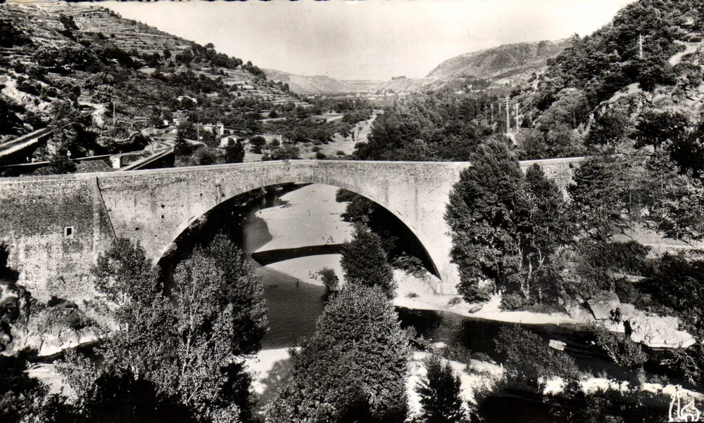 Ponte sobre o Ródano — Tournon (Ardèche) — Les Tiracés Modernes, n°150 - Frente