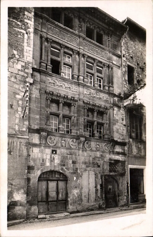 Haus der Köpfe — Renaissance — Viviers / Rhône - Vorderseite