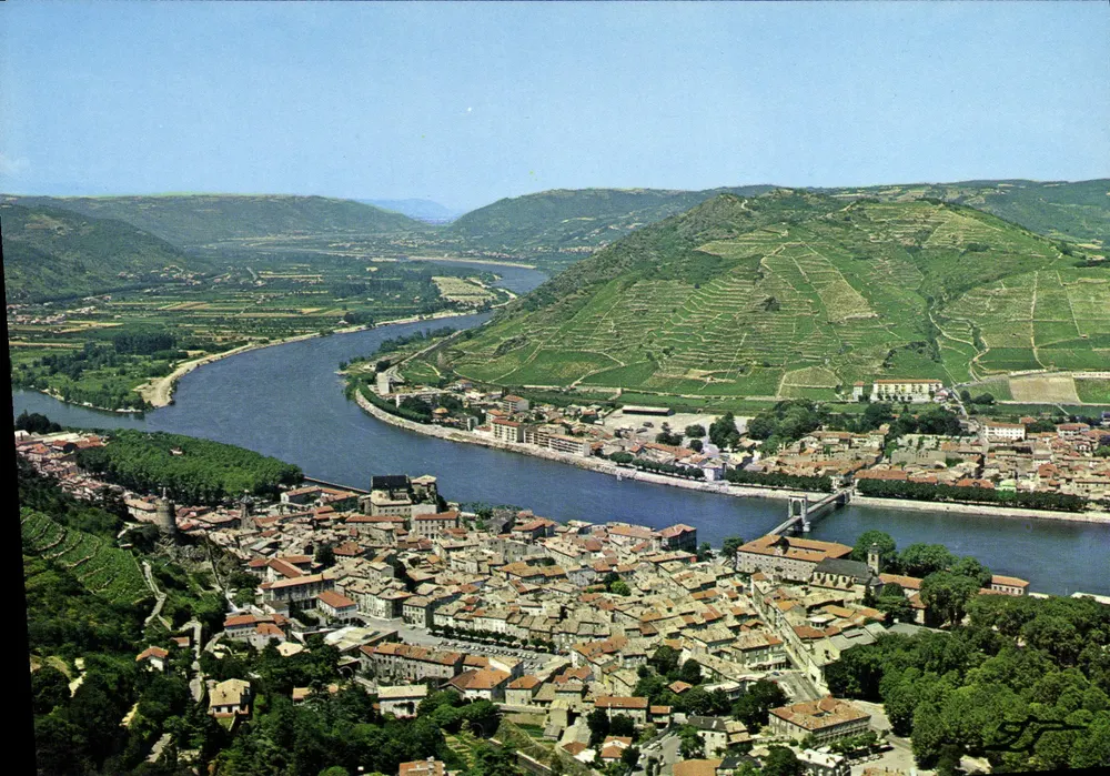 Tournon (Ardèche) — Vista generale aerea — S.A.D. Place de l'Hôtel, Vichy - Recto