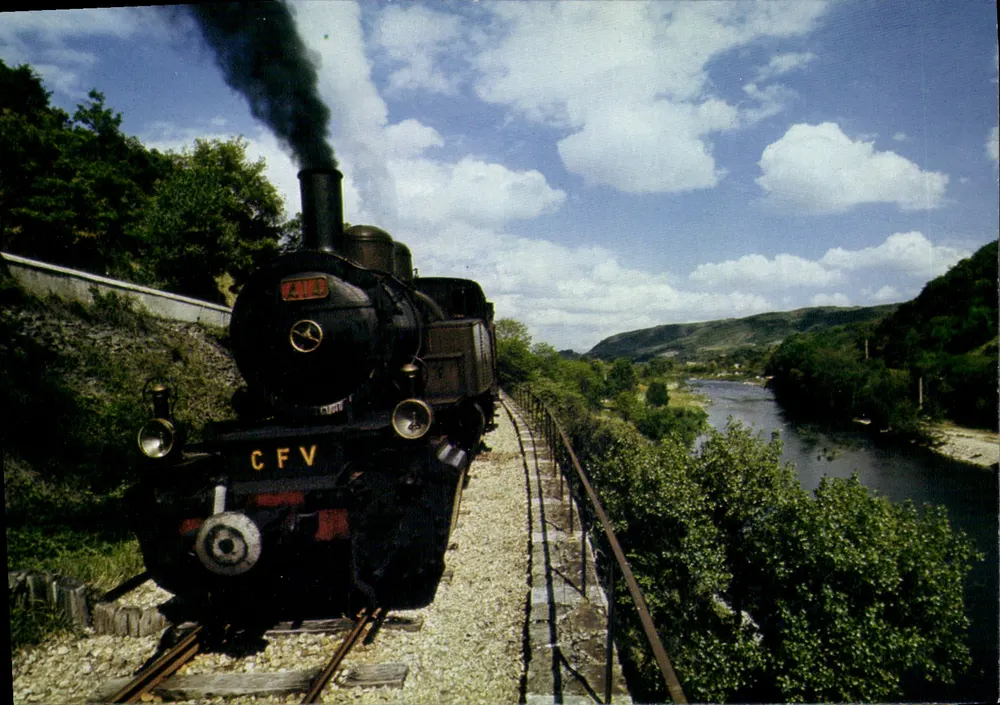 Dampfzug CFV — Eisenbahn des Vivarais — Touristischer Kreisverkehr Tournon nach Lamastre - Vorderseite