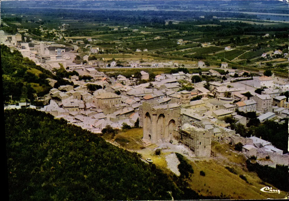 Cruas (Ardèche) — Allgemeiner Blick — Burg, die Kirche und das Tal des Rhône — Verleger Combier (71, S.&L.) 'CIM' - Vorderseite