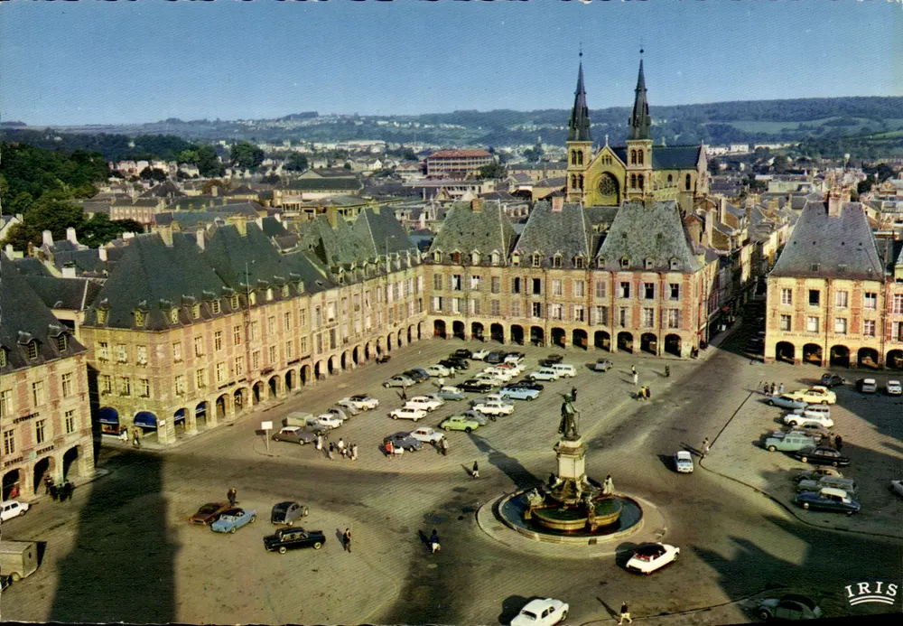 Place Ducale — Charleville-Mézières (Ardennes) — Éditions Diplôme - Frente