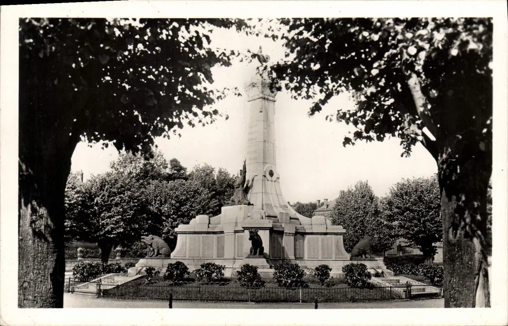 O Monumento aos Mortos em Sedan — G. Rieant, Paris, n°27 - Frente
