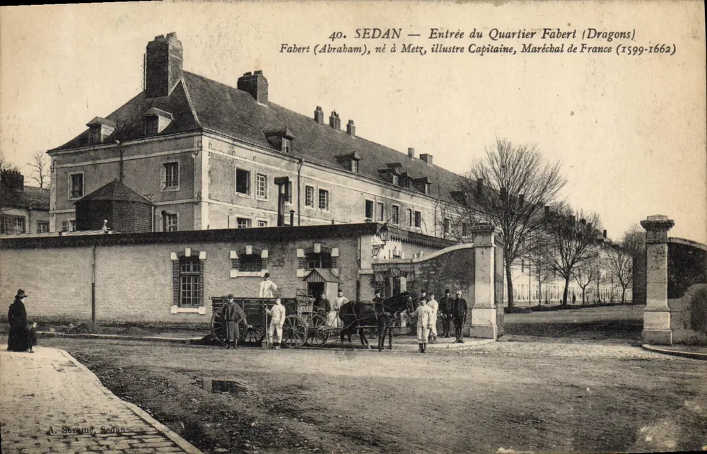 Sedan — Entrada do Bairro Fabert (Dragões) — A. Sheinmé, Sedan - Frente
