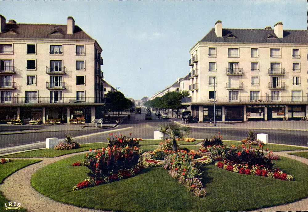 Troyes (Aube) — Rotonda e Avenida do 1º de Maio — Editor: Mexichrome - Frente