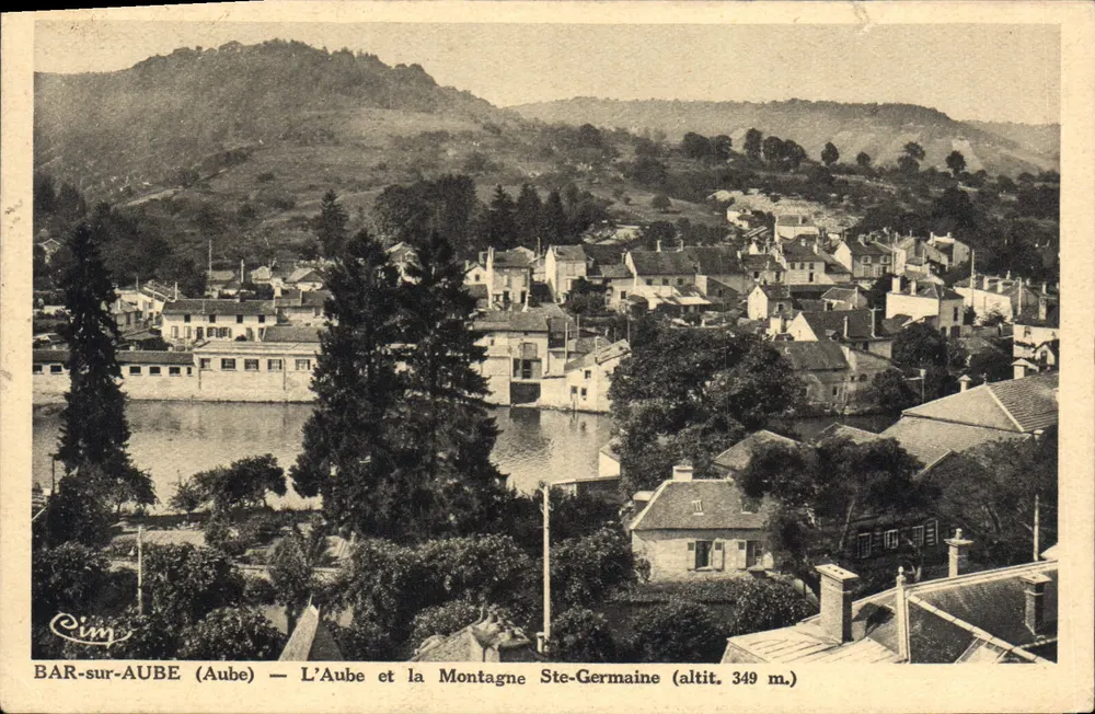 BAR-sur-AUBE (Aube) — Die Aube und der Berg Ste-Germaine (Höhe 349 m.) — Cimp - Vorderseite