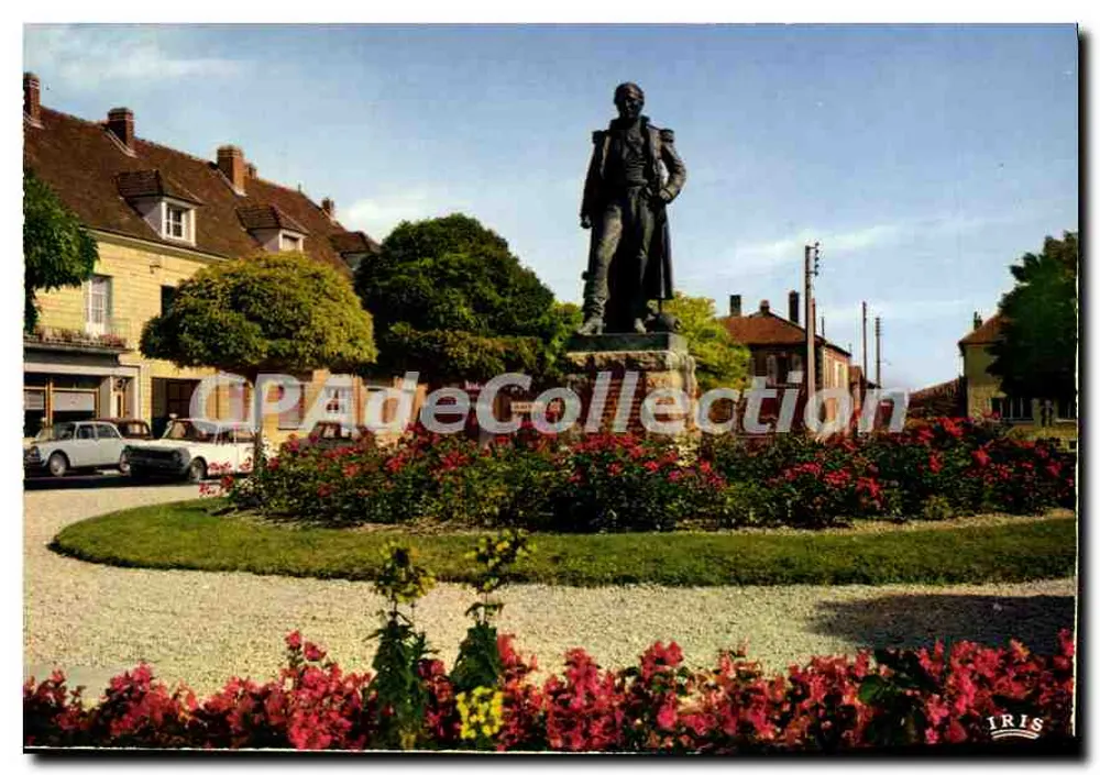 Brienne-le-Château — Place de la République — statue du Maréchal Valée — Éditions Hachette - Recto