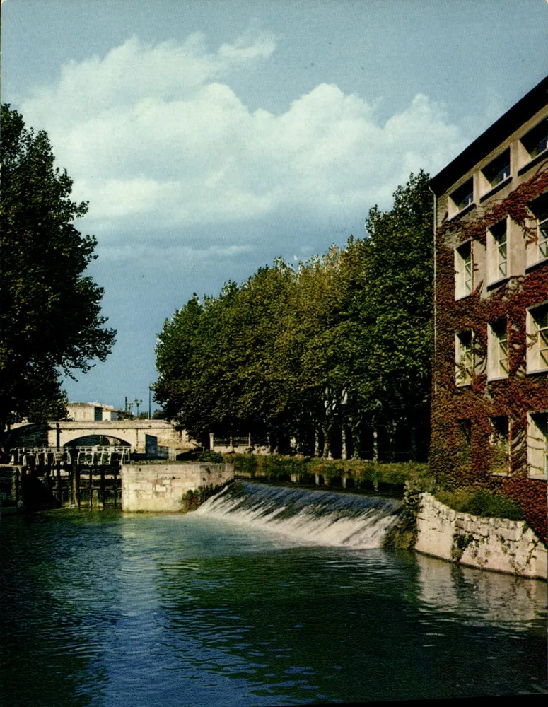 Narbonne (Aude) — A biblioteca - A queda d'água — Edições La Cigogne, exclusividade Hachette - Frente