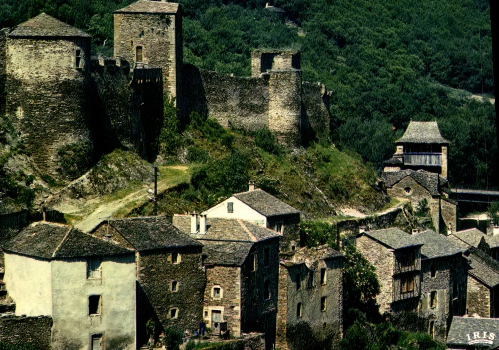 Brousses-le-Château — castelo forte no Aveyron — (MT) Éditions de Larrieu - Frente