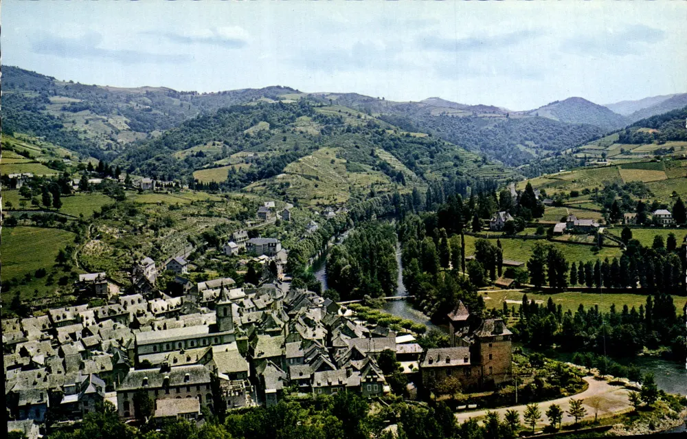 Entraygues-sur-Truyère — Aussicht über das Tal des Lot — Editions Houarnes & Théolâtre, Limoges - Vorderseite