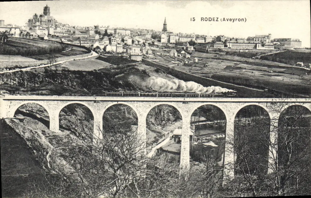 Rodez (Aveyron) — vista panorâmica com viaduto e trem — editor desconhecido, n° 15 - Frente