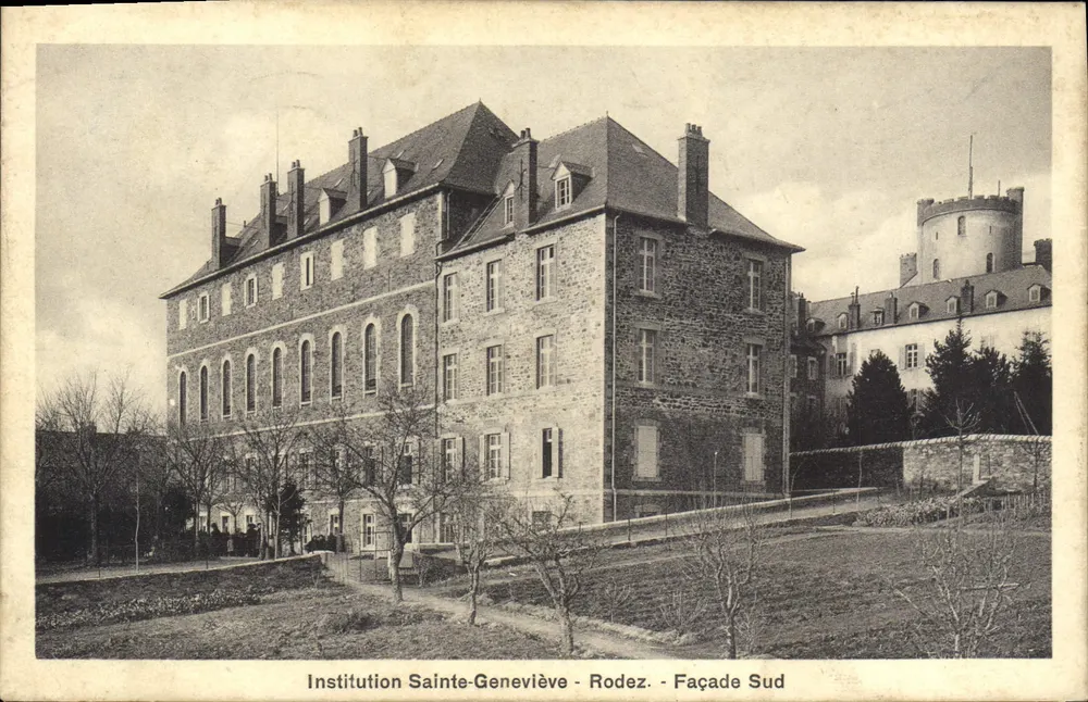 Instituição Santa Geneviève - Rodez - Fachada Sul - Frente