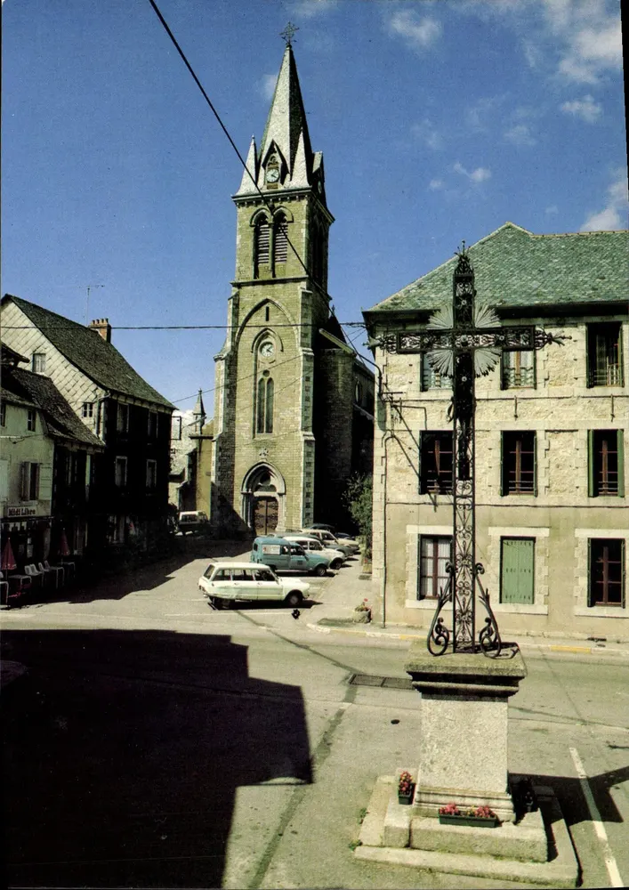 Sainte-Geneviève-sur-Argetence — Kirchplatz — Éditions de Larrieu, Nr. 121104 - Vorderseite