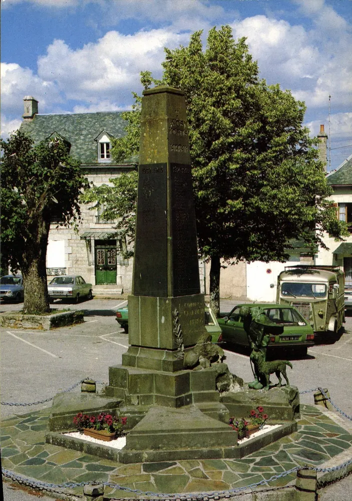Sainte-Geneviève-sur-Argence — Place des Tilleuls — Editions Larrieu - Vorderseite
