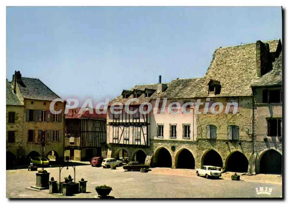 Sauveterre-en-Rouergue — Königliche Bastide des 13. Jahrhunderts, Die Place von der Ostseite — IRIS - Vorderseite