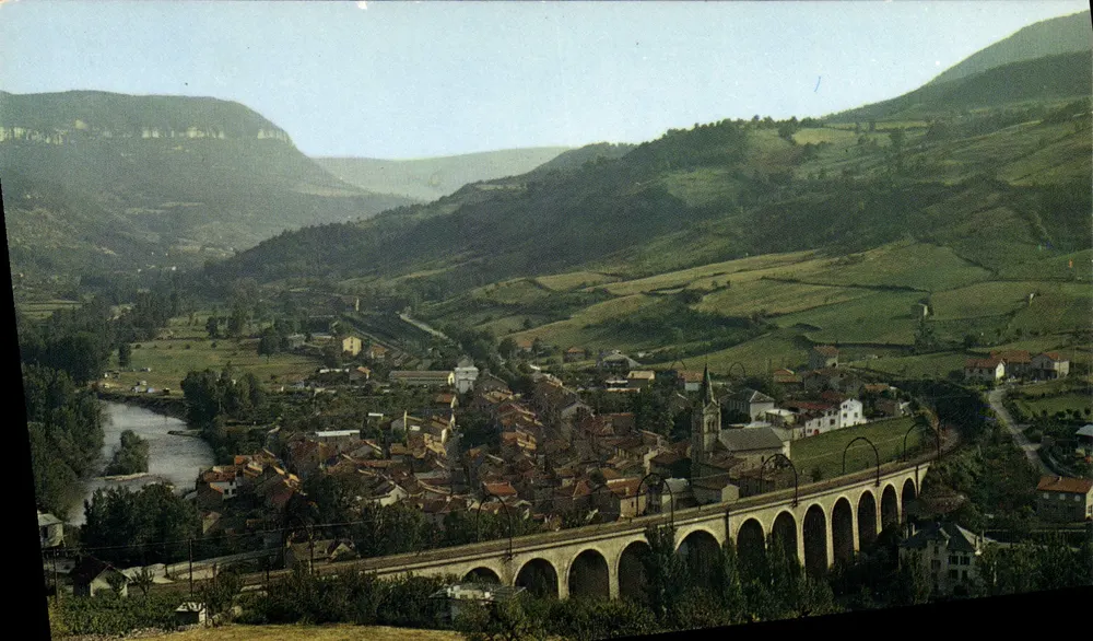 Aguessac — Allgemeiner Blick, der Viadukt und der Tam — Société des Cartes Postales APA-POUX - ALBI - Vorderseite