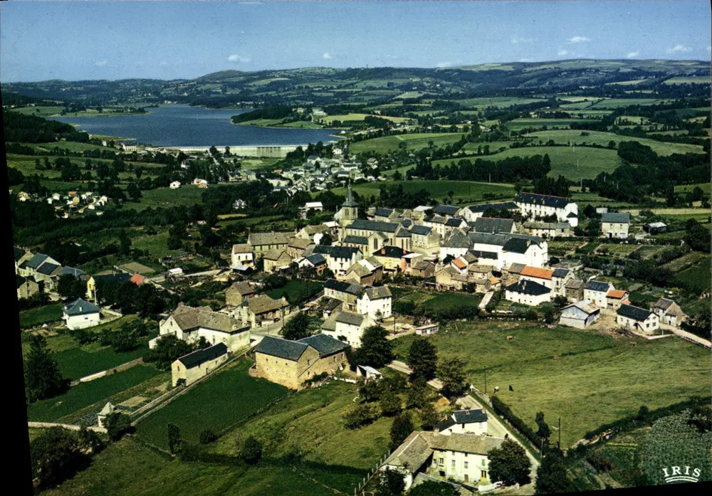 Villefranche-de-Panat — Allgemeine Ansicht, im Vordergrund La Besse — IRIS - Vorderseite