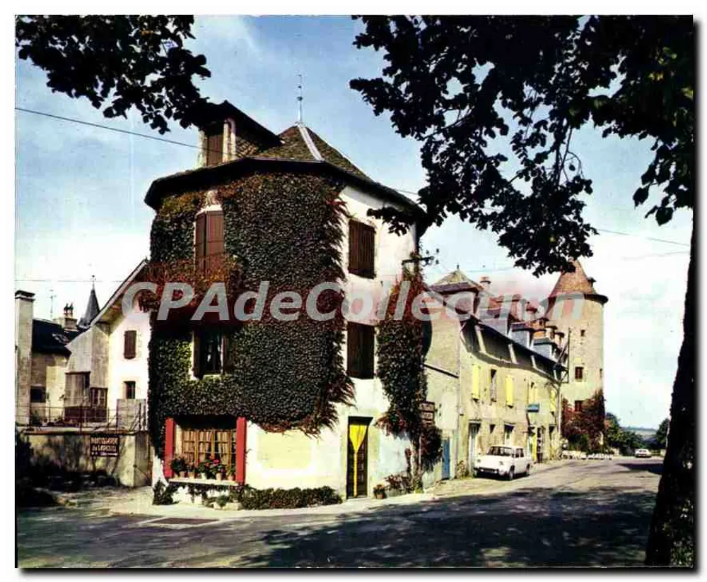 Sallles-Curan — Vista da rua principal com casa coberta de lianças — Sociedade das Cartas Postais de Arte - Frente