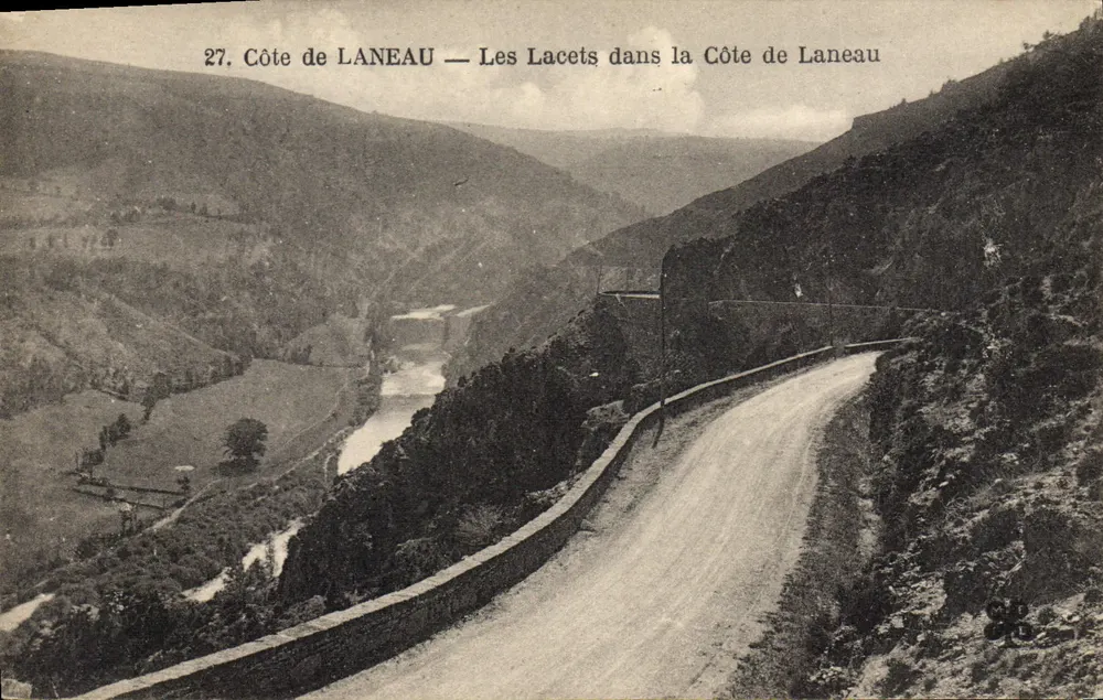 Küste von LANEAU — Die Schleifen an der Küste von Laneau — Verlag CP Ade Collection - Vorderseite