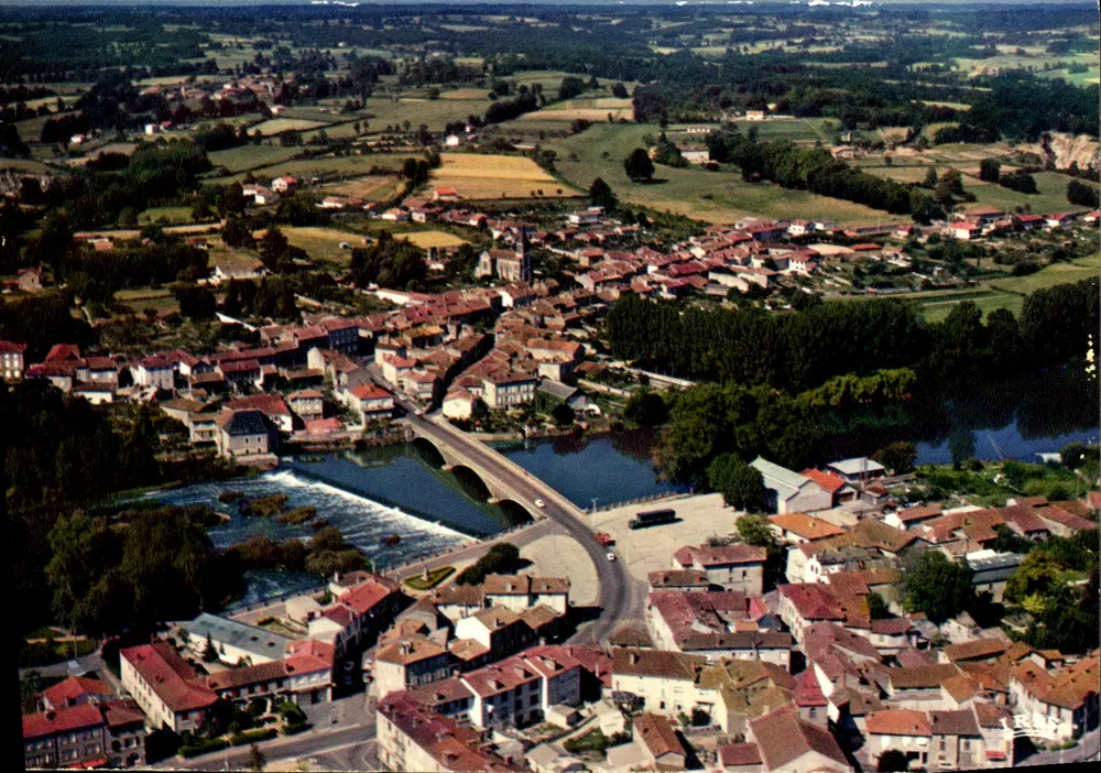 Chabanais (16) — Vista aérea — Edições Modéline & Théolise, Limoges - Frente