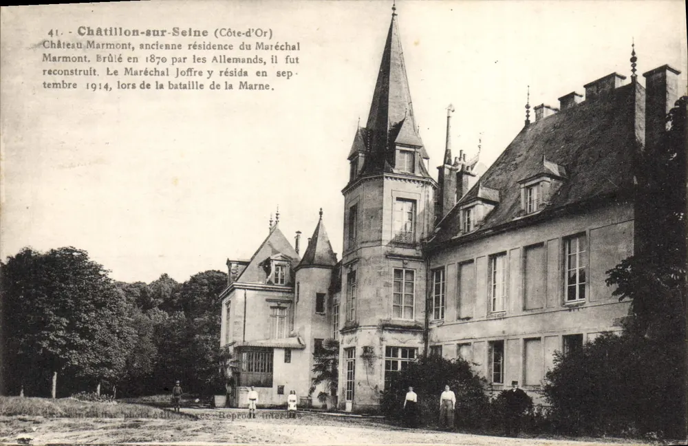 Châtillon-sur-Seine (Côte-d'Or) — Schloss Marmont, ehemalige Residenz des Marschalls Marmont, 1870 von den Deutschen zerstört, wiederaufgebaut, wo der Marschall Joffre im September 1914 residierte — Reprofit Interd. - Vorderseite