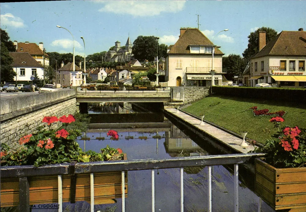 Châtillon-sur-Seine — A Seine, bairro e igreja de St-Vorlas — Editor S.A.D. Qual Perrache Lyon - Frente