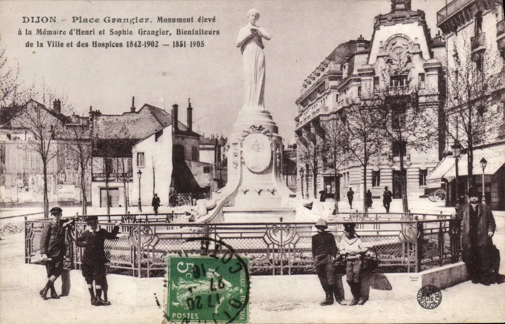 Dijon — Praça Grangier, Monument erguido em Memória de Henri e Sophie Grangier, Benefactores da Cidade e dos Hospícios 1842-1902 — 1851-1905 - Frente