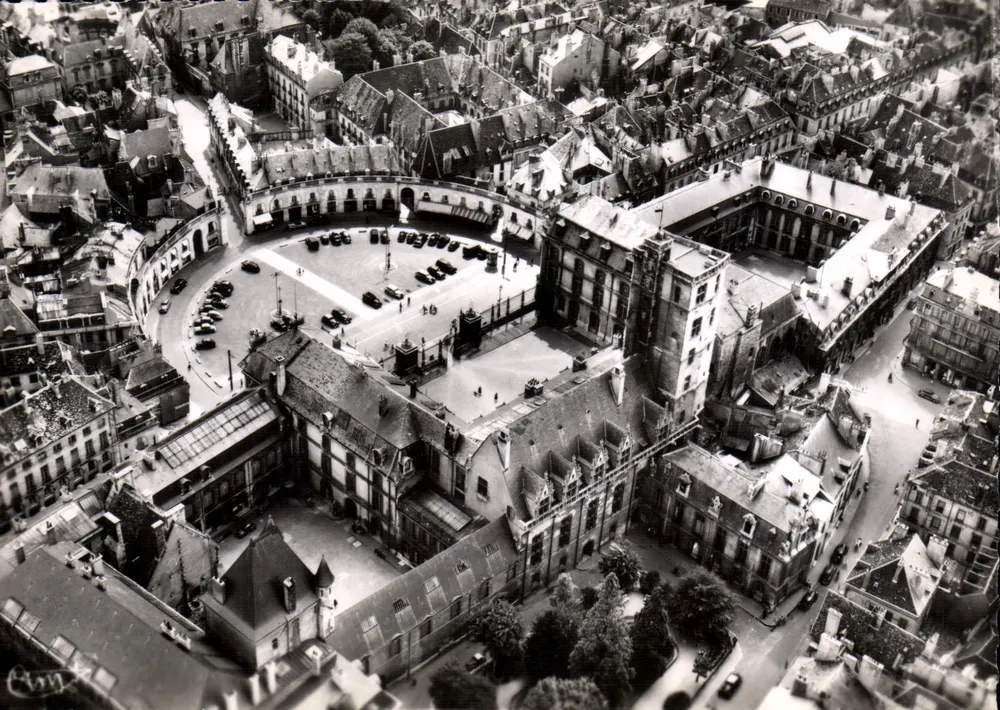Dijon (C.-d'Or) — Praça da Liberdade e Palácio Ducal — Vista aérea — Edições Véritaulle - Frente