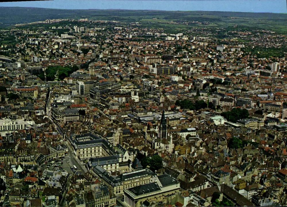 Dijon (Côte d'Or) — Vista geral — Editor S.A.D. 75 Quai Perrachon, Lyon, n° 21 231 265 - Frente