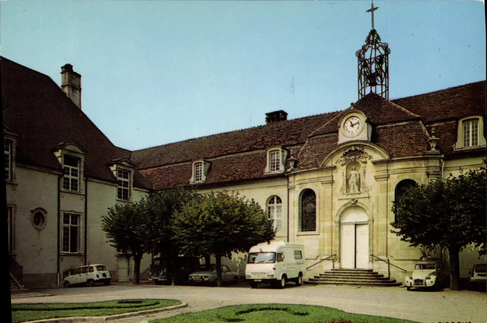 Semur-en-Auxois — A Hospedaria (Antiga Casa da Marquesa de Chatelet) — Edições 'LA CIGGONE', Lyon - Frente