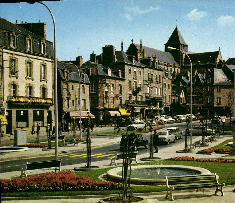 Dinan (22) - Cidade Medieval — A Praça Duclos — Edição Réunies, n° 732 - Frente