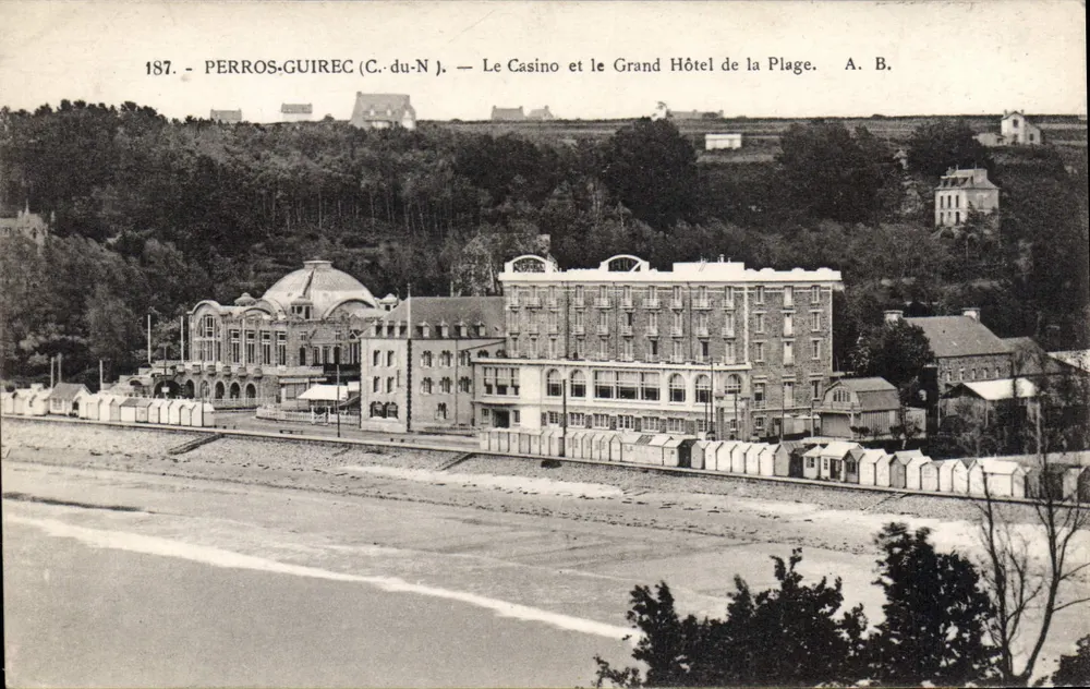 Perros-Guirec (C.-du-N.) — Das Casino und das Grand Hotel de la Plage — A. B. - Vorderseite