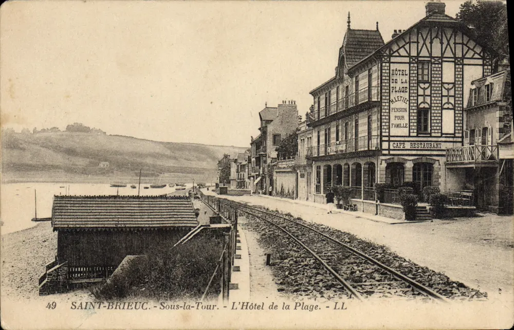 Saint-Brieuc - Sous-la-Tour - O Hotel da Praia - LL - Frente