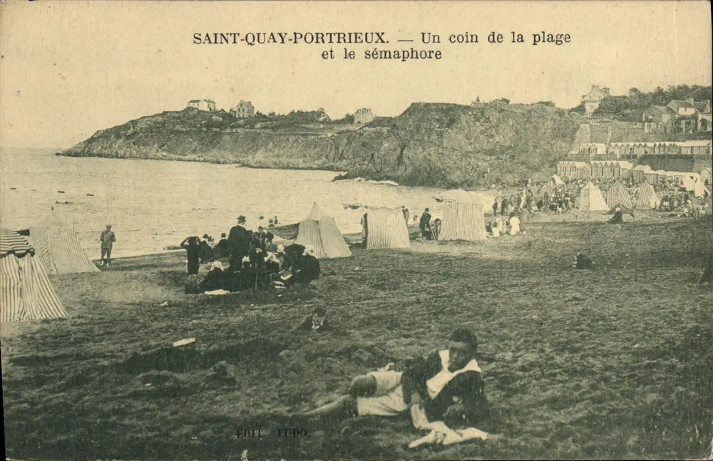 Saint-Quay-Portrieux — Um canto da praia e o semáforo - Frente