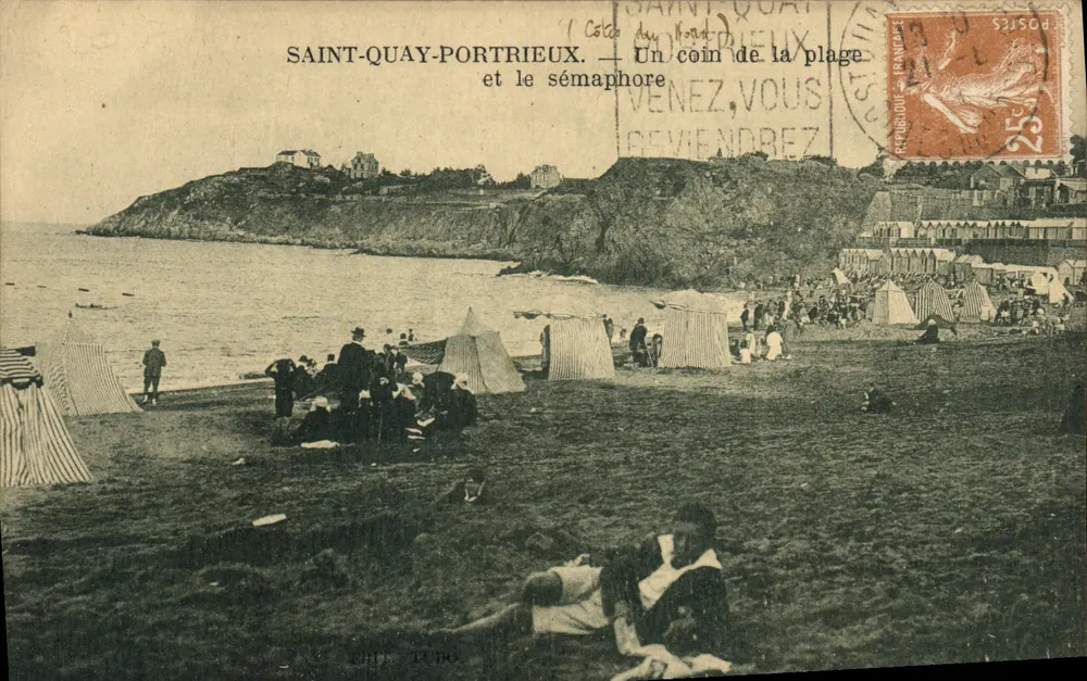 Saint-Quay-Portrieux — Um canto da praia e o farol — Editor Tudo - Frente