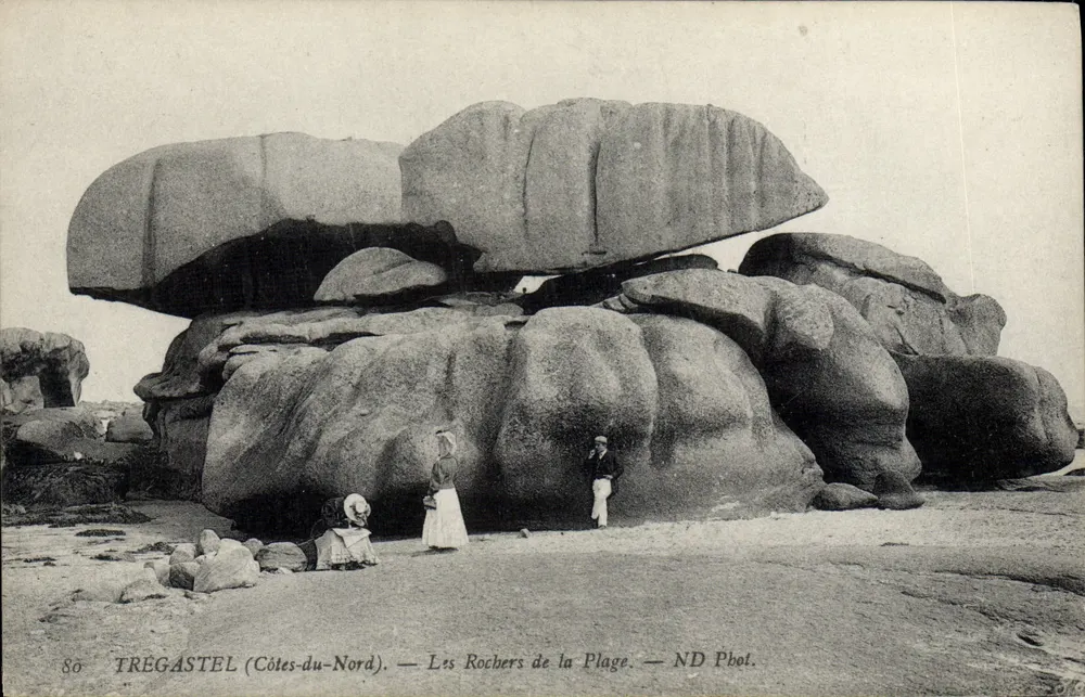 Trégastel (Côtes-du-Nord) — Os Rochos da Praia — ND Pbol. - Frente