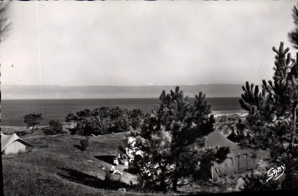 Le Vieux-Bourg (C.-du-N.) — O Camping e as Dunas — Éditions Gaby - Frente