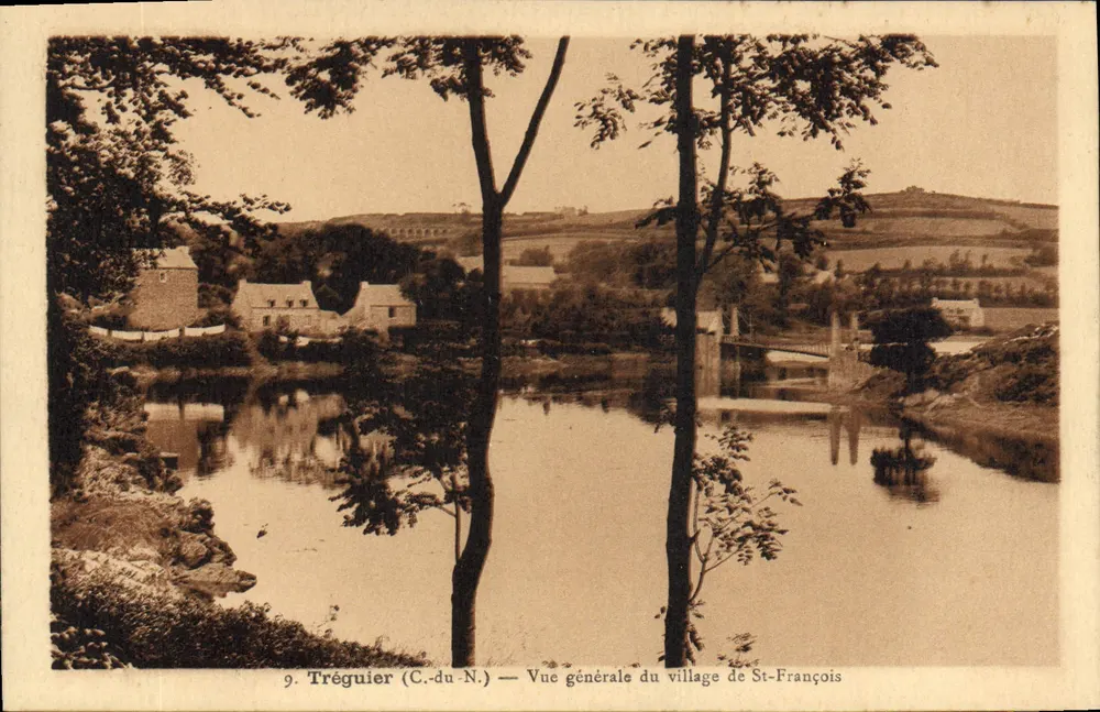 Tréguier (C.-du-N.) — Allgemeiner Blick auf das Dorf St-François - Vorderseite