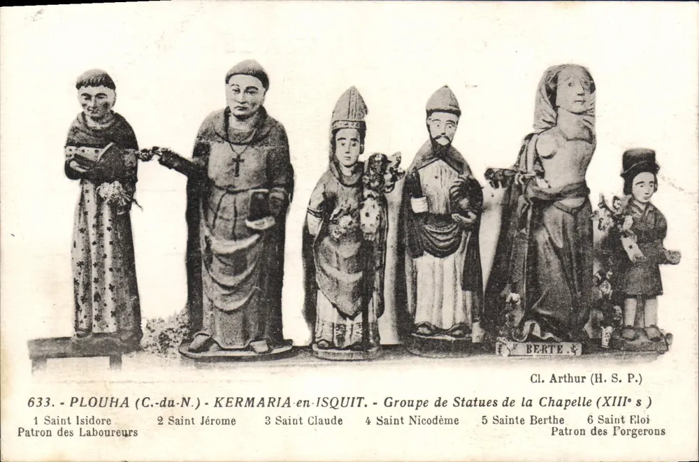 PLOUHA (C.-du-N.) - KERMARIA-EN-ISQUIT - Groep van Statuen van de Kapel (13e eeuw) - Voorkant
