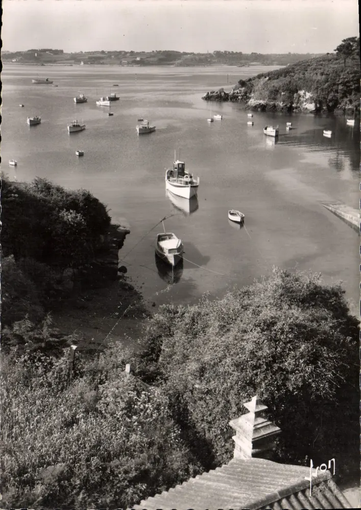 Ilha de Bréhat (C.-de-N.) — O Porto Clos — Edições de Arte Martel, Paris - Frente