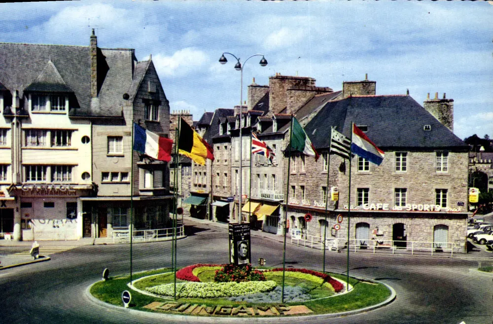 Guingamp — Place du Rond-Point — Verleger: Combière Imprimeur - Vorderseite
