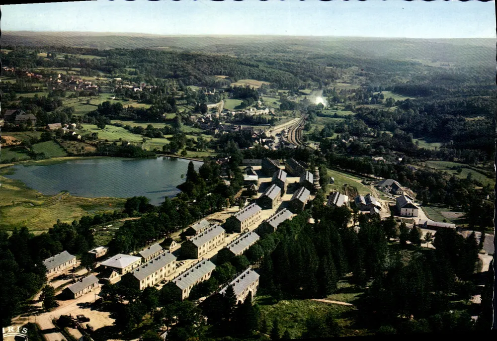La Courtine (Creuse) — Allgemeiner Luftbildblick, das See von Gratadour — Éditions Diplôme, Limoges - Vorderseite