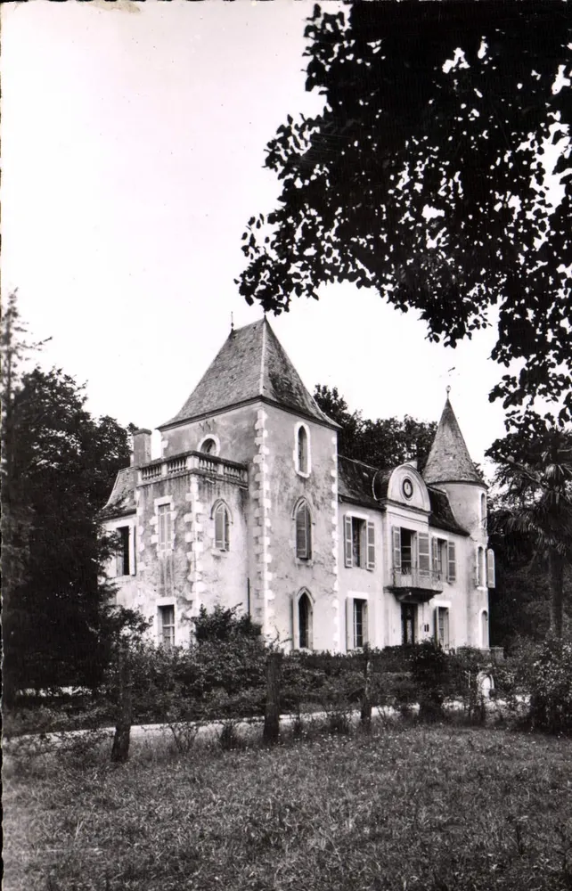 Rouquette-d'Eymet — Castelo de Poutillet — Fotografia Verdadeira - Frente