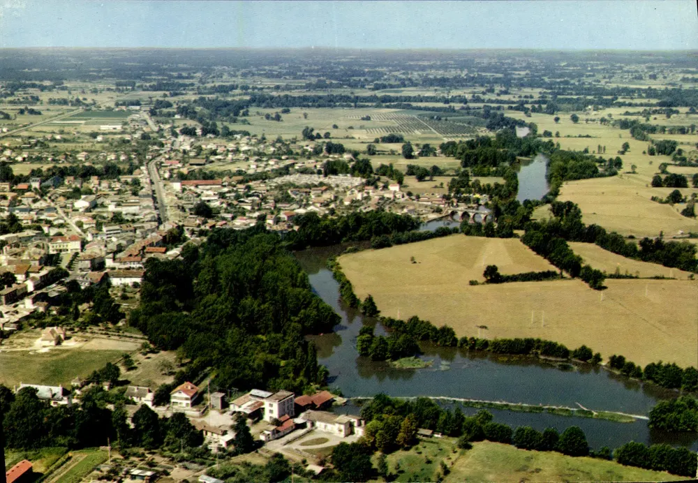 Montpon-sur-l'Isle (Dordogne) — Vista geral — Editions Mexichrome, Limoges, n°4 - Frente
